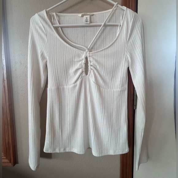 🆕💖H&M White Ribbed Long-Sleeve - Picture 3 of 8